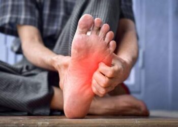 Sering Kesemutan Kaki Sakit Asam Urat? Ini Penjelasan Ahli