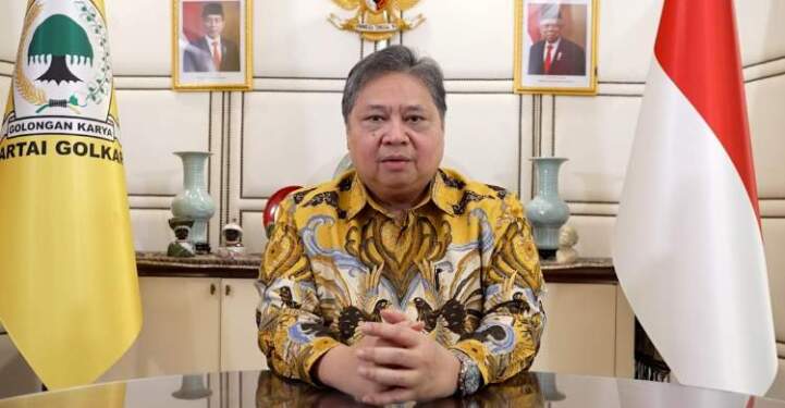 Foto: Airlangga Hartarto mengumumkan mundur dari Ketua Umum Partai Golkar. (Tangkapan layar video)