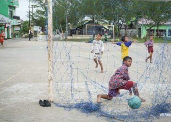 Anak-Anak Belawan Sicanang Senang Kini Punya Lapangan Bola