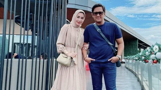 Foto: Andre Taulany mengakui sudah pisah kamar dengan Rien Wartia setahun lebih, meski masih serumah. (Instagram/@erintaulany)