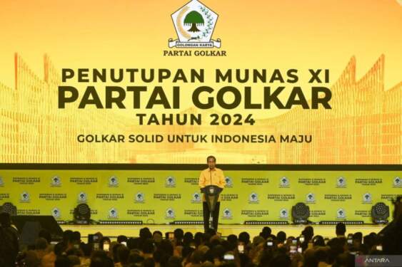 Foto: Jokowi dan Gibran hadiri penutupan Munas Golkar di Jakarta 2024.