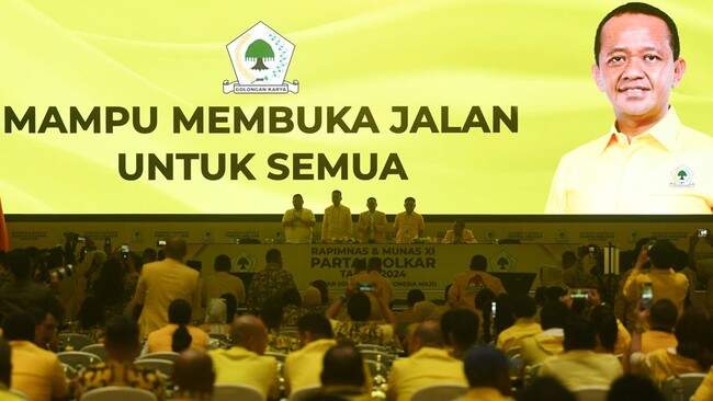 Foto: Kader Partai Golkar menggugat hasil Munas XI Golkar yang menghasilkan Bahlil Lahadalia sebagai ketua umum baru ke Pengadilan Negeri (PN) Jakarta Barat. ( ANTARA FOTO/AKBAR NUGROHO GUMAY).