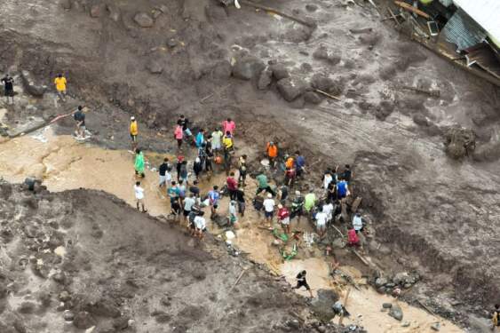 Foto: Banjir bandang di Ternate tewaskan belasan warga.