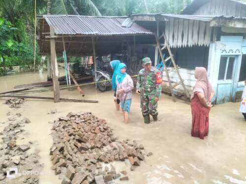 Foto: Banjir rendam rumah warga di Bangun Purba Deli Serdang, Sabtu (24/8/2024).