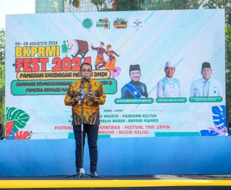 Foto: Wakil Wali Kota Medan Aulia Rachman menyampaikan sambutan pada pembukaan BKPRMI Fest di Lapangan Benteng, Medan, Rabu (7/8/2024).