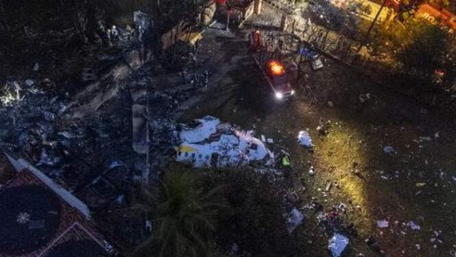 Foto: Penampakan puing pesawat jatuh di Brasil.