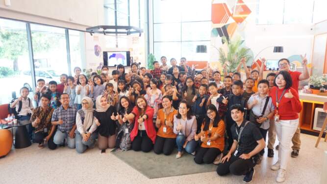 Foto: Memeriahkan HUT ke-68, Bank Danamon menggelar program CSR bertajuk Tour D’Banking di Medan.