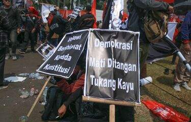 Foto: Demonstrasi mengecam DPR dan Jokowi di berbagai daerah.