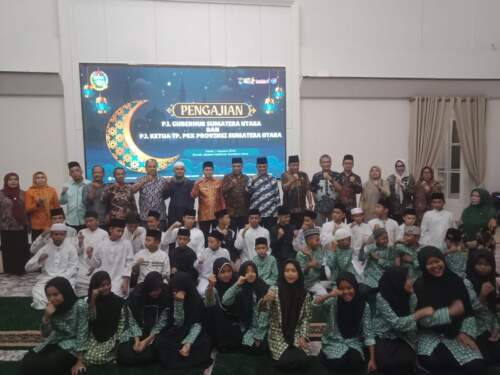 Foto: Para peserta pengajian di Rumah Jabatan Gubsu Jalan Sudirman 41 Medan. (seputarsumut/asril tanjung)