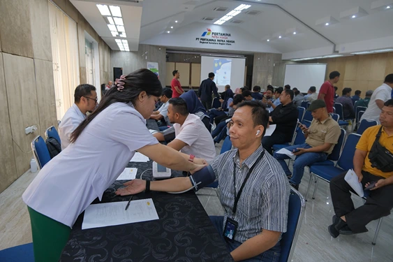 Foto: Menyemarakkan Hari Ulang Tahun (HUT) ke-79 Republik Indonesia (RI), PT Pertamina Patra Niaga Regional Sumbagut sukses melaksanakan aksi kemanusiaan berupa donor darah di Kantor Pertamina Patra Niaga Regional Sumbagut, Medan.(Dok:Pertamina Sumbagut)