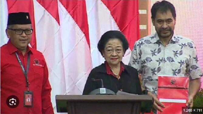 Foto: Eks Panglima GAM Muzakir Manaf bersama Ketua Umum PDIP Megawati Soekarnoputri usai menerima surat rekomendasi PDIP untuk maju di Pilgub Aceh 2024, (Youtube)