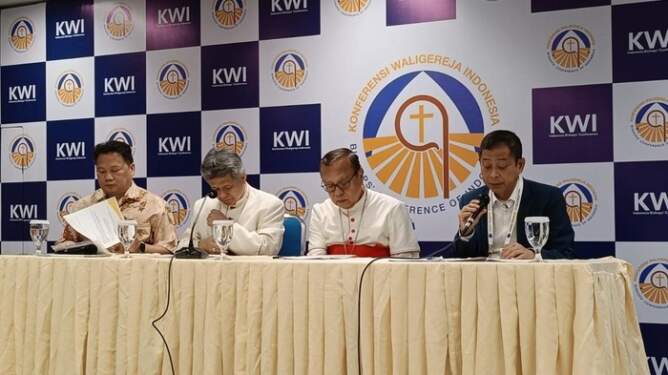 Foto: Kardinal Ignatius Suharyo (kedua dari kanan) saat konferensi pers terkait kedatangan Paus Fransiskus.