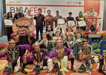 Foto: dr Sofyan Tan : Harusnya Berlomba Kembangkan Seni Budaya, Bukan Ribut Berebut Tambang 2
