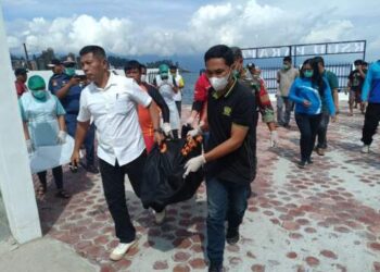 Tim SAR Temukan Jasad Wanita Tenggelam di Danau Toba
