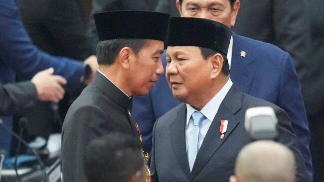 Foto: Presiden Joko Widodo (Jokowi) mengungkap sejumlah harapan kepada Presiden Terpilih Prabowo Subianto pada periode awal pemerintahannya, 2025. (via REUTERS/Pool).