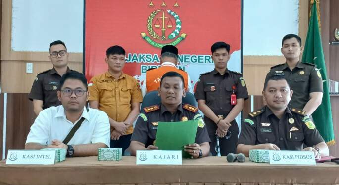 Foto: Kajari Bireuen Munawal Hadi menyampaikan terkait penahanan anggota DPRK Bireuen yang menjadi tersangka tipikor, Rabu (21/8/2024).