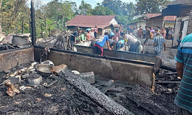Foto: Rumah yang rata dengan tanah setelah terbakar.