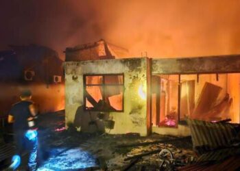 10 Rumah di Asrama Polisi Hangus Terbakar
