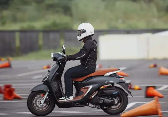 Foto: Berkendara dengan motor bukan hanya dituntut untuk memiliki keahlian berkendara.(Istimewa)