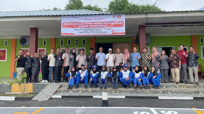 Foto: Yayasan Astra Honda Motor (Yayasan AHM) mengunjungi Safety Riding Lab (SRL) Astra Honda di salah satu sekolah binaannya yang ada di wilayah Sumatera Utara, SMK PABA Binjai yang berlangsung pada Kamis, 15 Agustus 2024.(Istimewa)