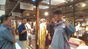 Foto: Didepan Presiden Jokowi Spirit dan "Roh" Wastra Sumatera Utara Keluar 1