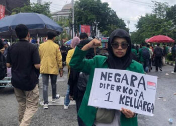 Poster saat Demo Ini Jadi Sorotan!