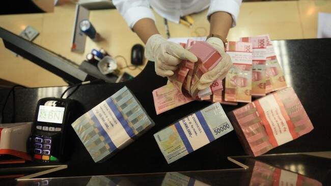 Foto: Nilai tukar rupiah menguat 0,23 persen ke Rp16.162 per dolar AS pada perdagangan Senin (5/8) pagi. .
