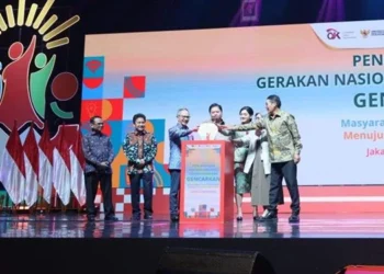 Otoritas Jasa Keuangan (OJK) secara resmi mencanangkan Gerakan Nasional Cerdas Keuangan (GENCARKAN) dalam rangka mendorong peningkatan literasi dan inklusi keuangan secara masif dan merata di seluruh Indonesia.(Dok: OJK)