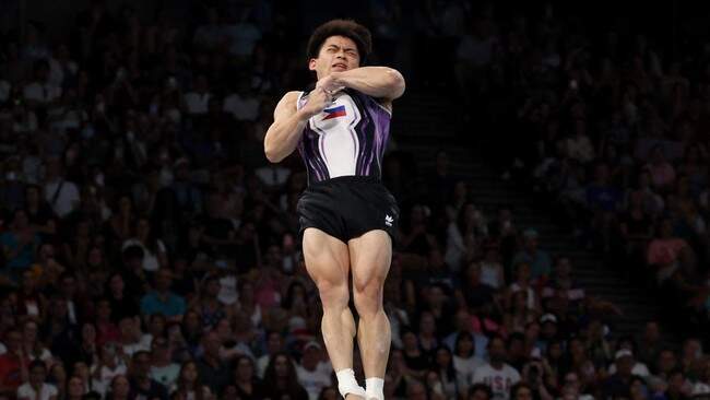 Foto: Carlos Yulo akan mendapatkan bonus fantastis usai meraih dua medali emas di Olimpiade 2024. (REUTERS/Mike Blake)