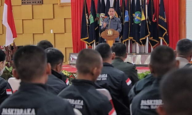 Foto: Pj Gubsu Agus Fatoni pada kegiatan Pemulangan Paskibraka Provinsi Sumut Tahun 2024 dalam rangka HUT ke-79 RI, di Aula Tengku Rizal Nurdin, Medan, Sumut, Minggu (18/8/2024).