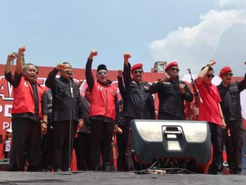 Foto: Edy Rahmayadi beserta ketua dan pengurus DPP PDIP dan DPD PDIP Sumut.