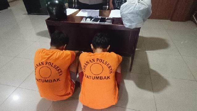 Foto: Dua dari empat pelaku curanmor yang ditangkap Unit Reskrim Polsek Patumbak.