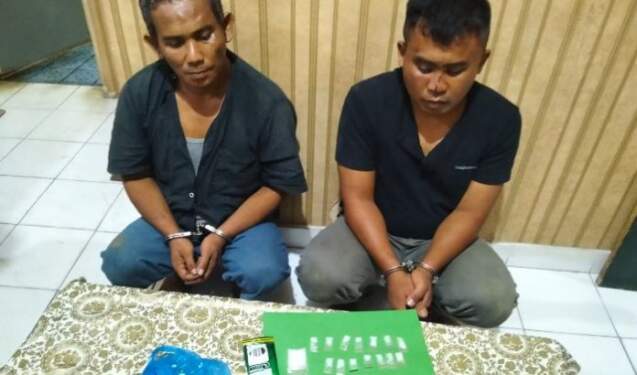 Foto: Kedua terduga bandar narkoba yang berhasil diamankan Intel Kodim.