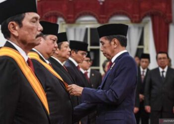 Presiden Jokowi Beri Penghargaan 64 Tokoh, Ini Daftarnya