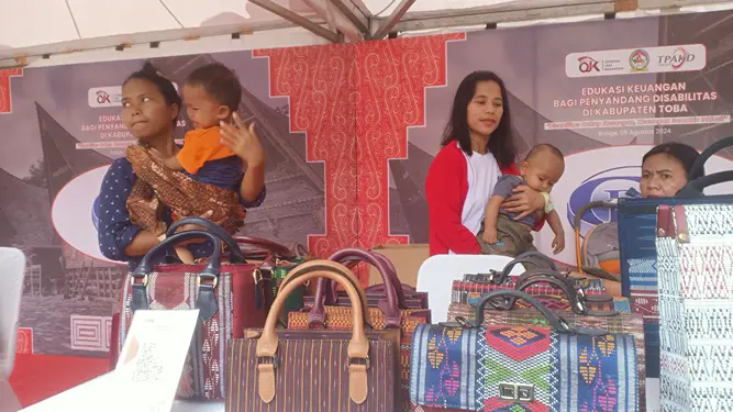 Foto: OJK Sumut turut menghadirkan berbagai produk UMKM yang dihasilkan oleh para penyandang disabilitas pada 9 Agustus 2024 yang lalu.(seputarsumut/Asiong)