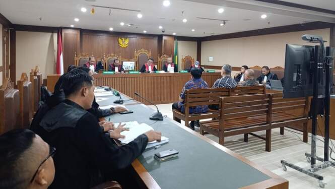 Foto: Sidang dakwaan kepada dua mantan direktur PT Timah.