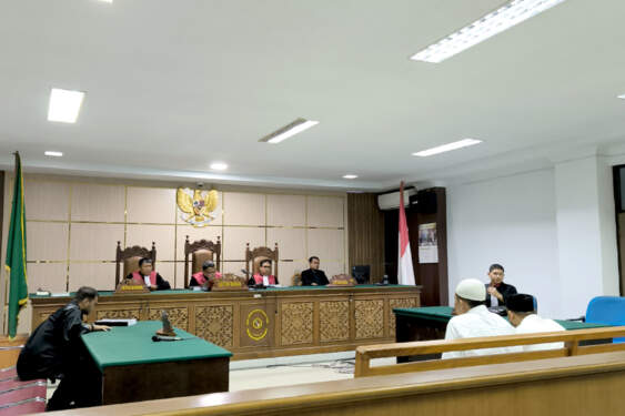 Foto: Terdakwa Dedi Safrizal, mantan anggota DPRA, mengikuti sidang perkara korupsi beasiswa.