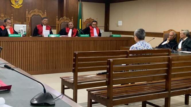 Foto: Mantan General Manager PT Antam Tbk Abdul Hadi Aviciena dalam sidang pembacaan surat dakwaan kasus dugaan korupsi jual beli logam mulia emas Antam di Pengadilan Tipikor Jakarta, Selasa (27/8/2024).