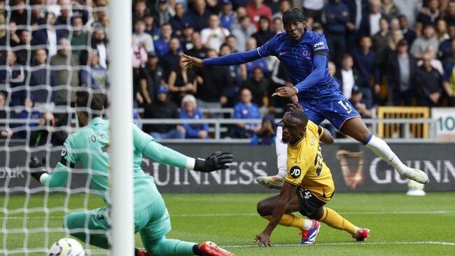 Foto: Noni Madueke mencetak hattrick ke gawang Wolverhampton.