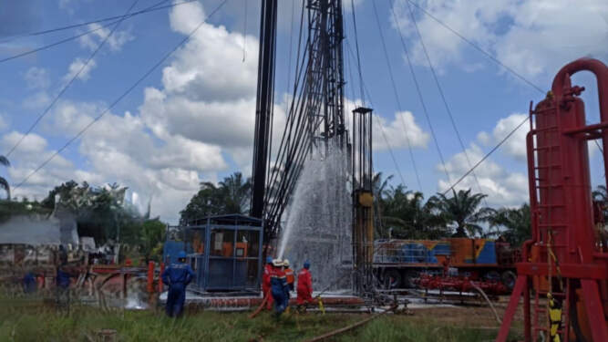 Foto: Penampakan rig sumur minyak PT Pertamina EP Field Rantau pasca-terbakar. Sumber : Ilham Zulfikar