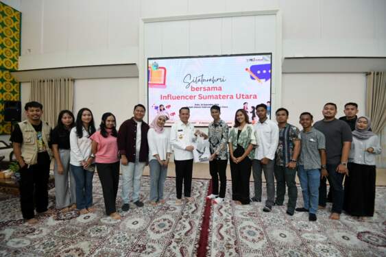 Foto: Pj Gubsu Agus Fatoni saat menerima sejumlah influencer dan pegiat media sosial. (Foto: Istimewa)