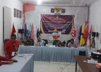 Masinton Pasaribu Marah-marah di KPU Tapteng