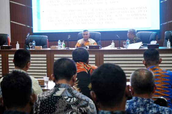 Foto: Asisten Pemerintahan dan Kesejahteraan Rakyat Setda Kota Medan M Sofyan memimpin rapat persiapan penilaian Adipura 2024 di Balai Kota, Kamis (5/9/2024).