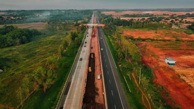 Foto: Astra Tol Nusantara membangun penambahan lajur ketiga di dua ruas tol dengan nilai investasi Rp1,17 triliun.