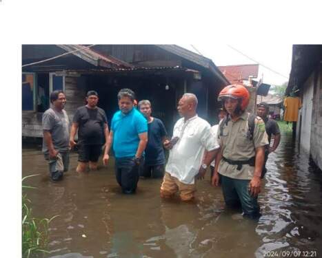 Foto: Banjir merendam dua kecamatan di Kota Medan usai diguyur hujan deras, Minggu (8/9/2024). (Foto: MPI)