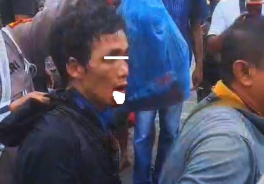 Foto: Pelaku hendak dibawa ke Polsek Deli Tua.
