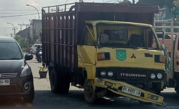 Foto: Mitsubishi Colt Diesel yang mengalami rem blong.
