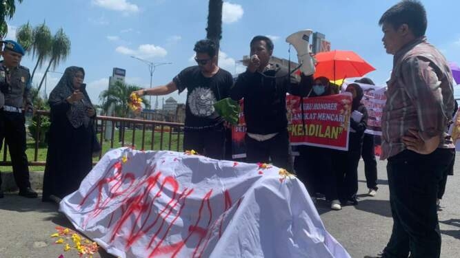 Demo terkait penerimaan PPPK di Kabupaten Langkat.