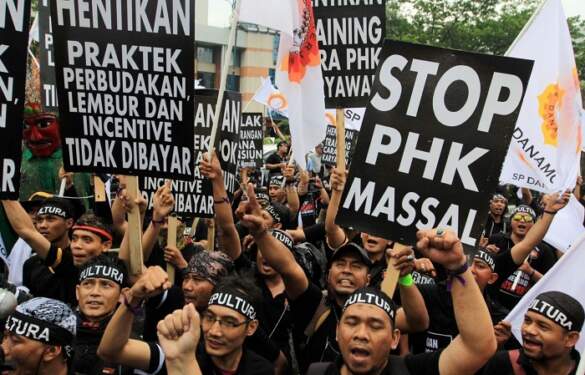Foto: Demo buruh tolak pemutusan hubungan kerja (PHK).