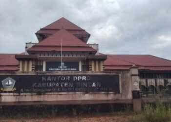 Ayah, Ibu, dan Anak di Kepri Dilantik Jadi Anggota DPRD
